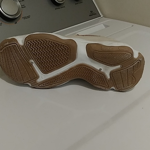 Sneakers - Picture 3 of 4